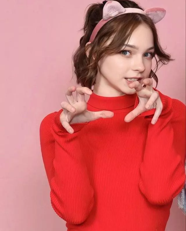 emma is so cute i love her. but i never want to off to her... whats my problem