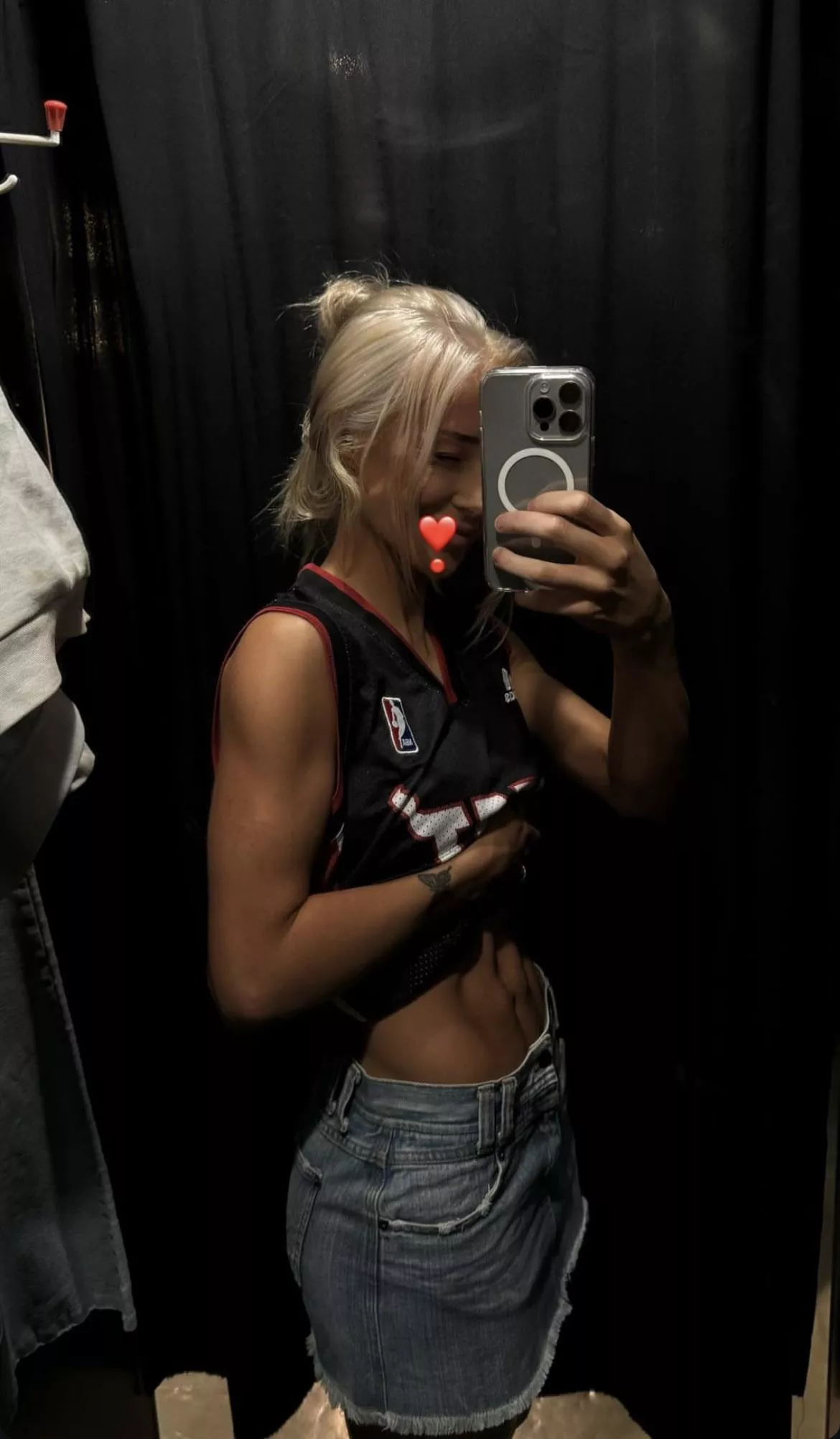 Fitting room abs
