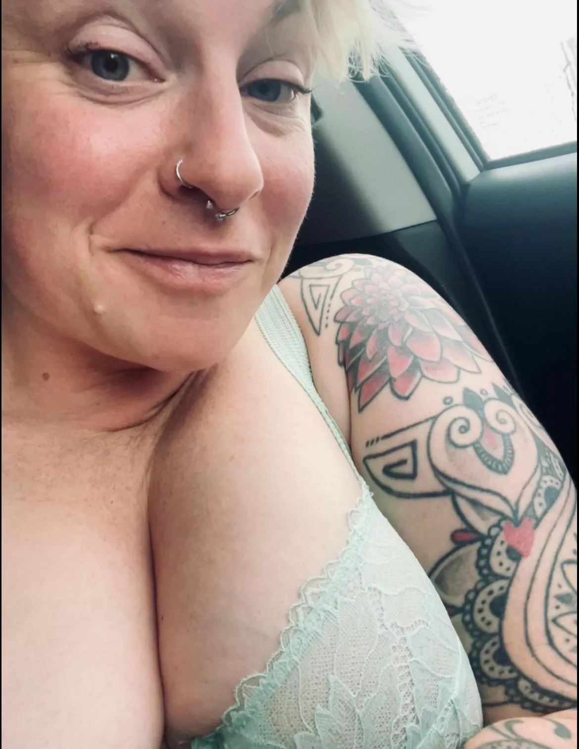 Flashing in public 🫢