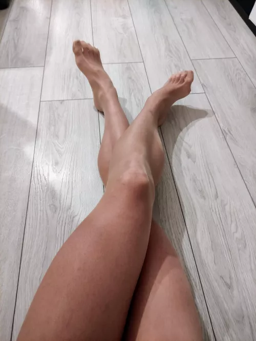 Freshly shaven legs and pantyhose, so alluring and feminine ❤️