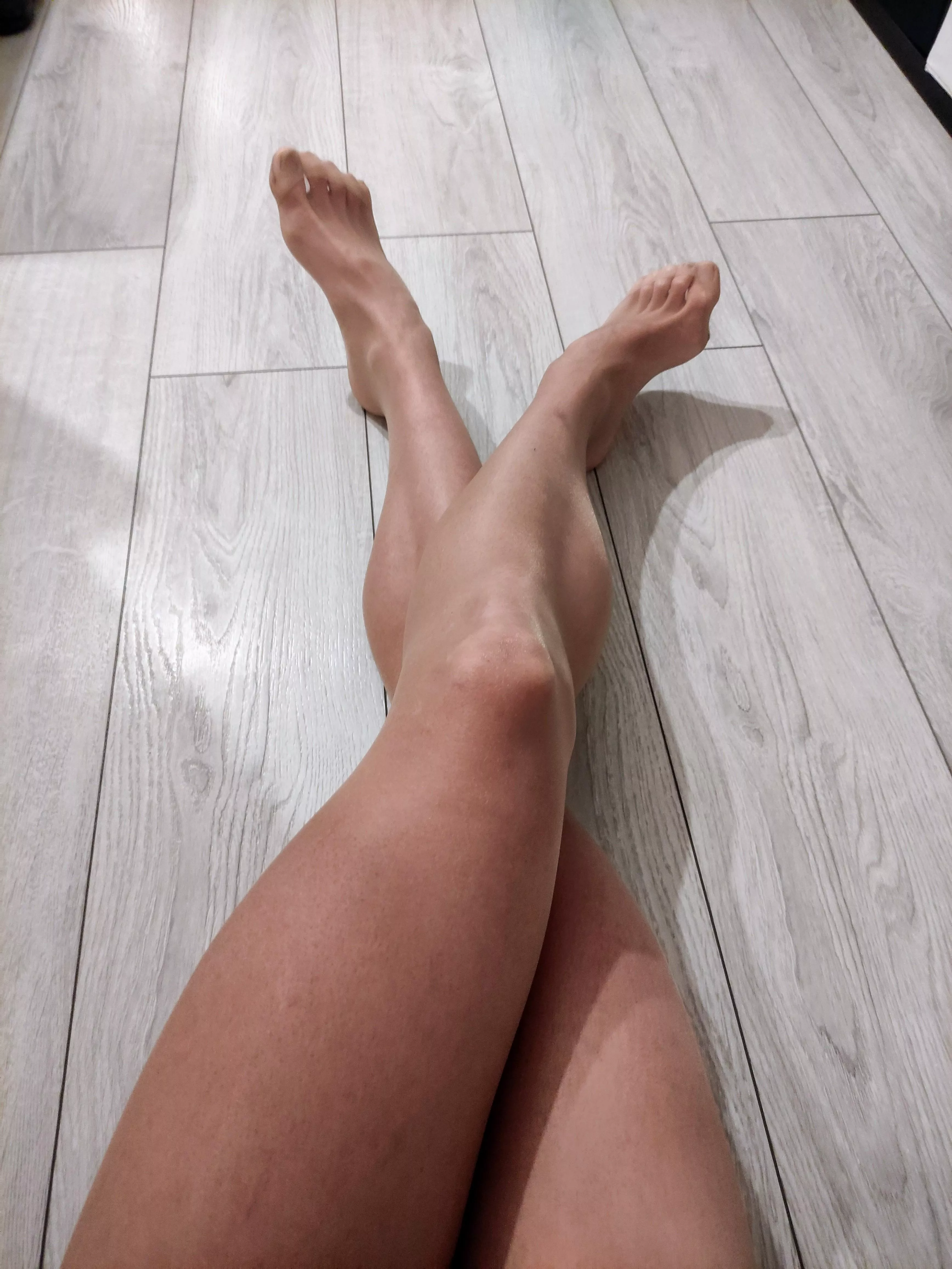 Freshly shaven legs and pantyhose, so alluring and feminine ❤️
