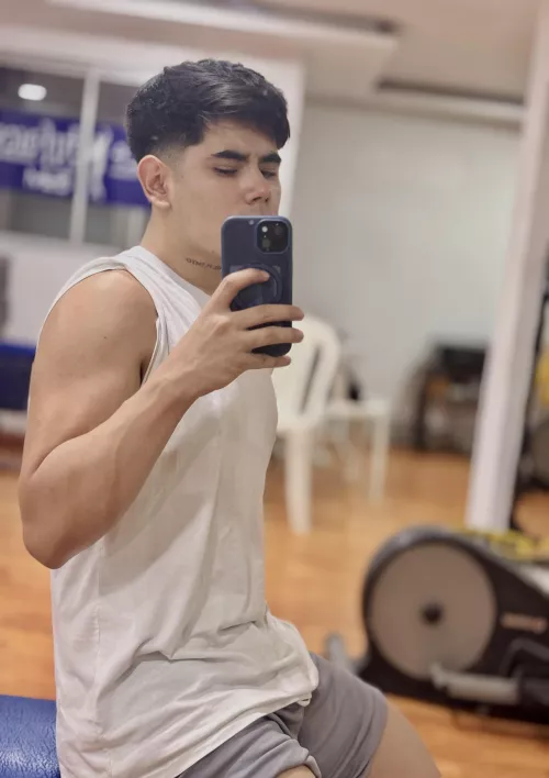 Fuck. I'm thirsty to drain and fuck your wallet while I'm at my gym