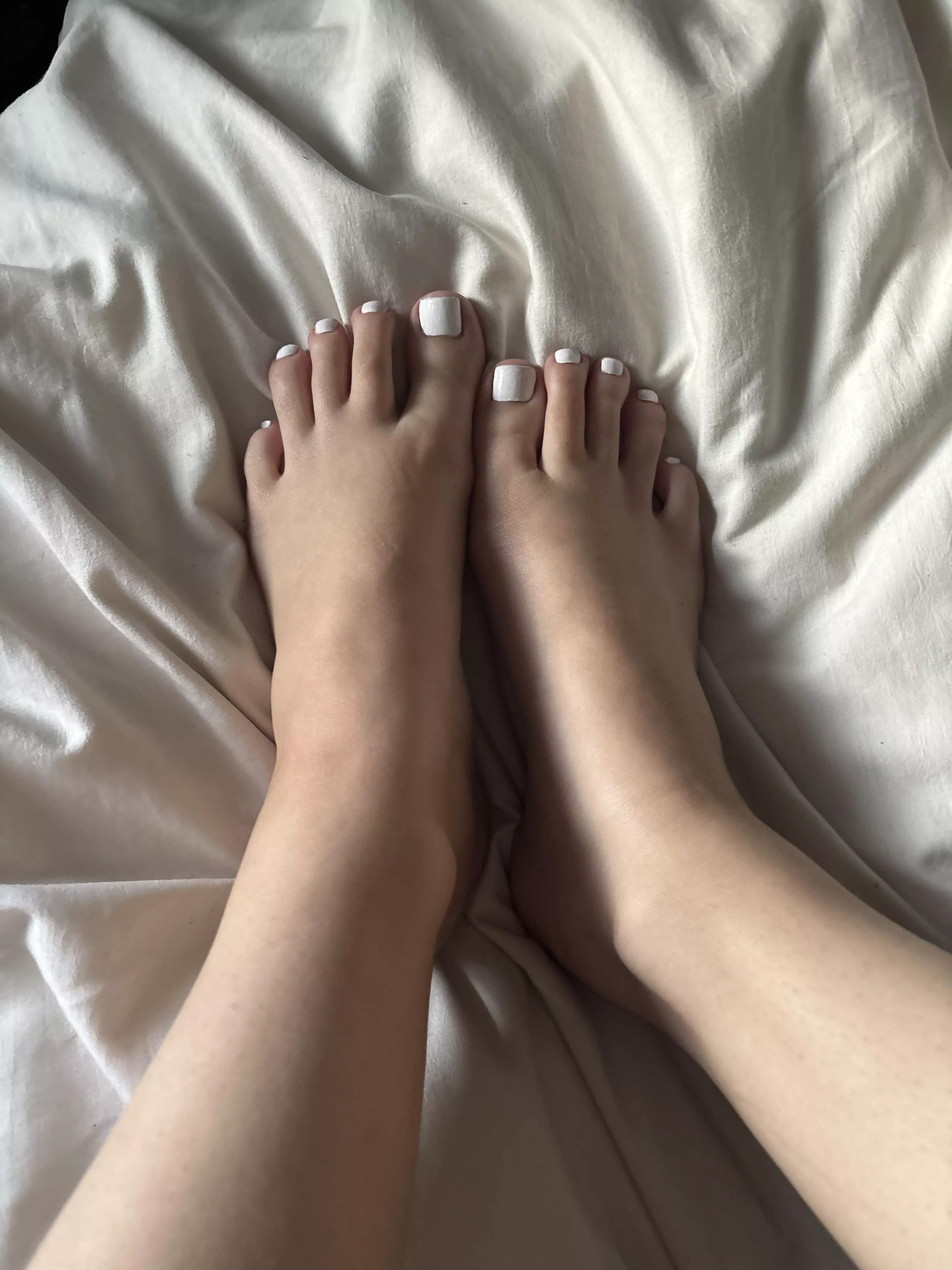 Gave myself the perfect little pedi 🦶🏻🤍