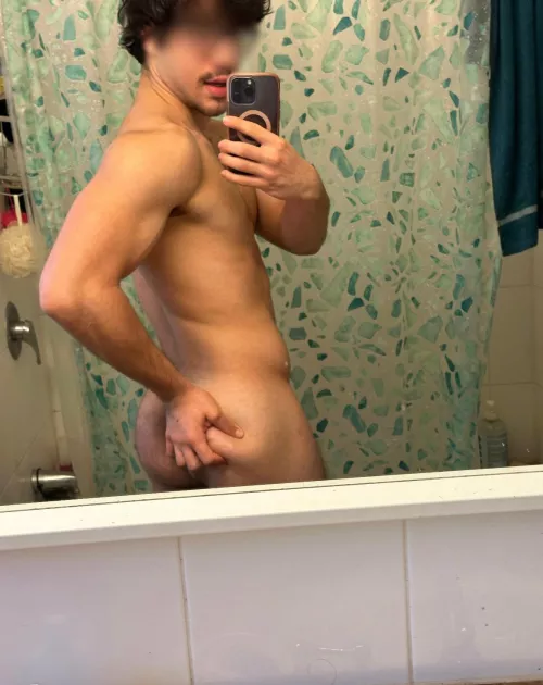 Gentle Giant:) hmu to chat