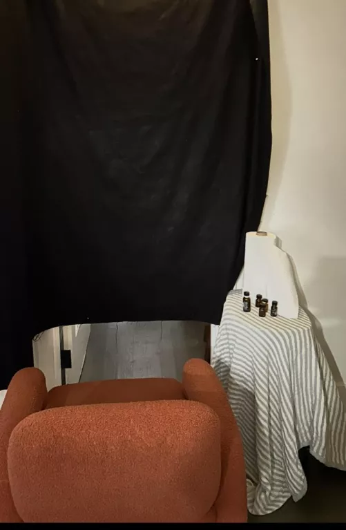 Glory Hole in East Harlem for HUNG uncut only !! East 105 street and 1 ave . From 11am until 2:30pm