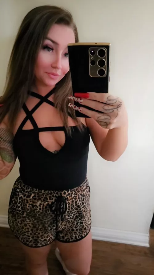 Green eyes, 5ft tall, Fit, Tatted. 🖤 Gfe available [online]