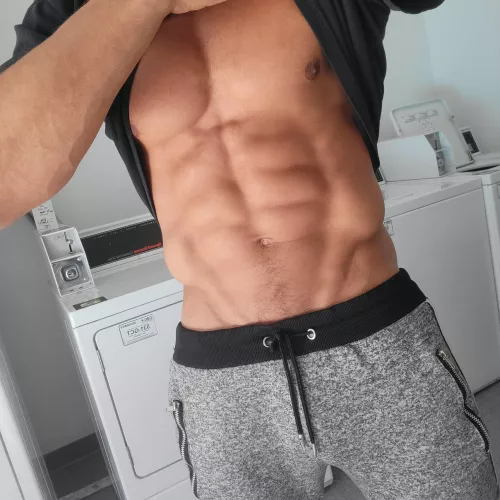 Hate doing laundry but opportunity to 💪🏾