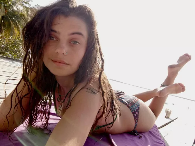 Hippie chick can read your mind 