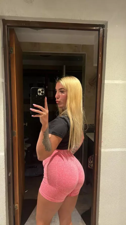 How would you tease a 19 F who’s craving your attention?