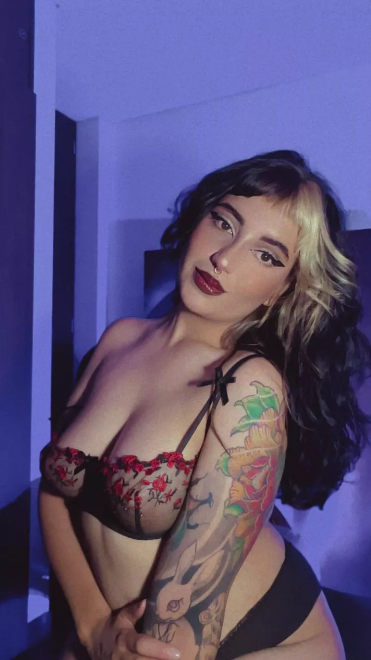 I heard you like bad curvy girls