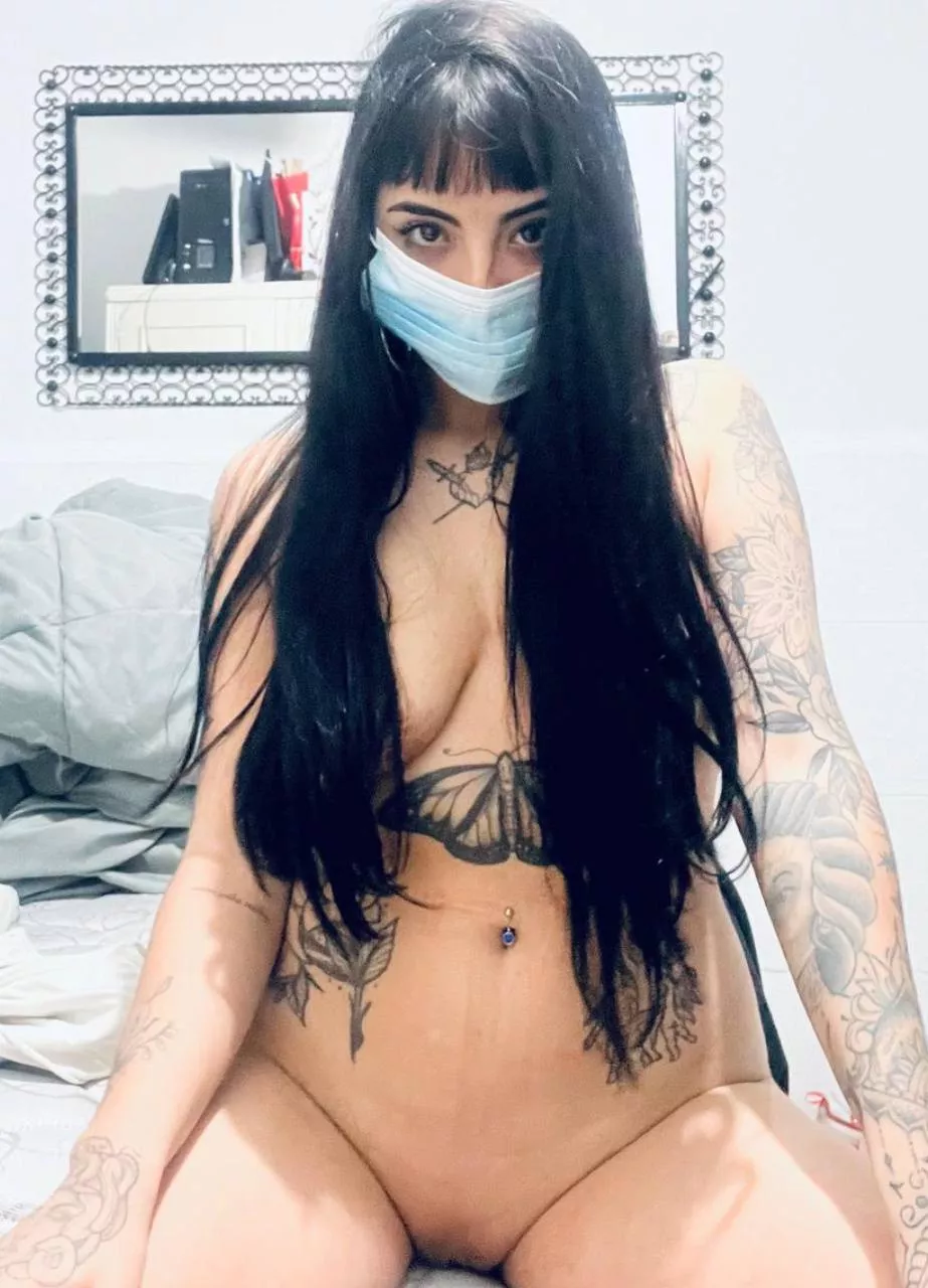 I know I'm a pretty sight, but can you handle me? 😏