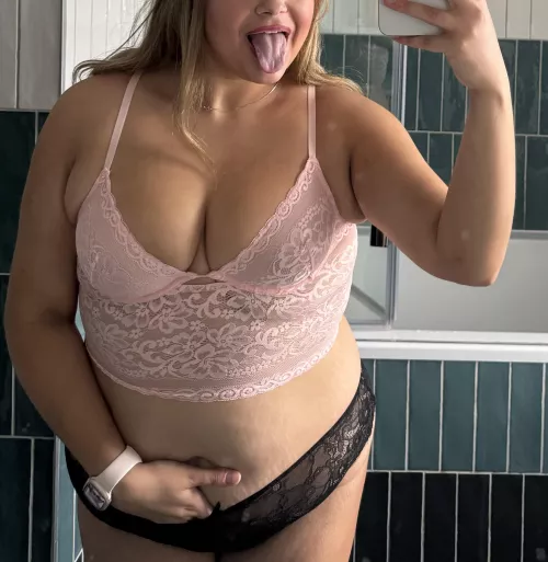 I like my tummy rubbed 😌 