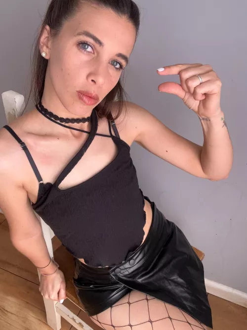 I like to laugh at the things you do with that tiny clitty, amuse me loser