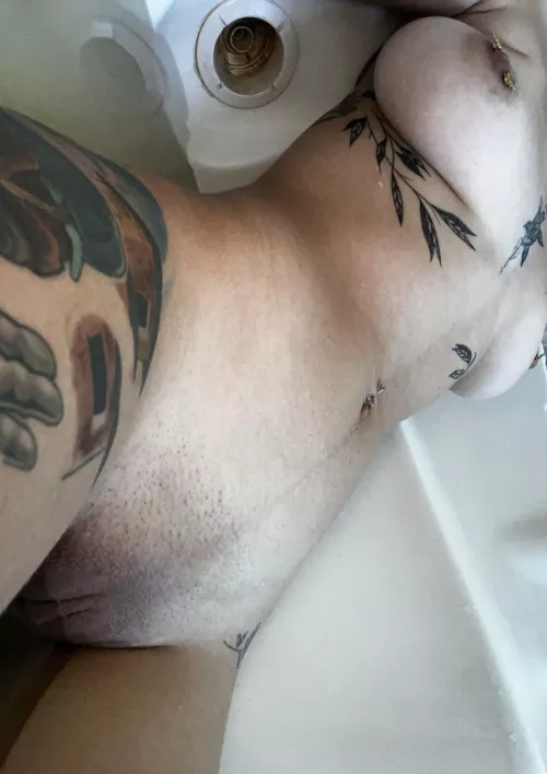 I love my slim body, I hope you like it too. 