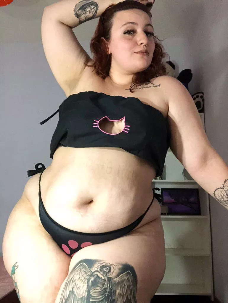 I need someone to feel like feeding me from time to time 😂