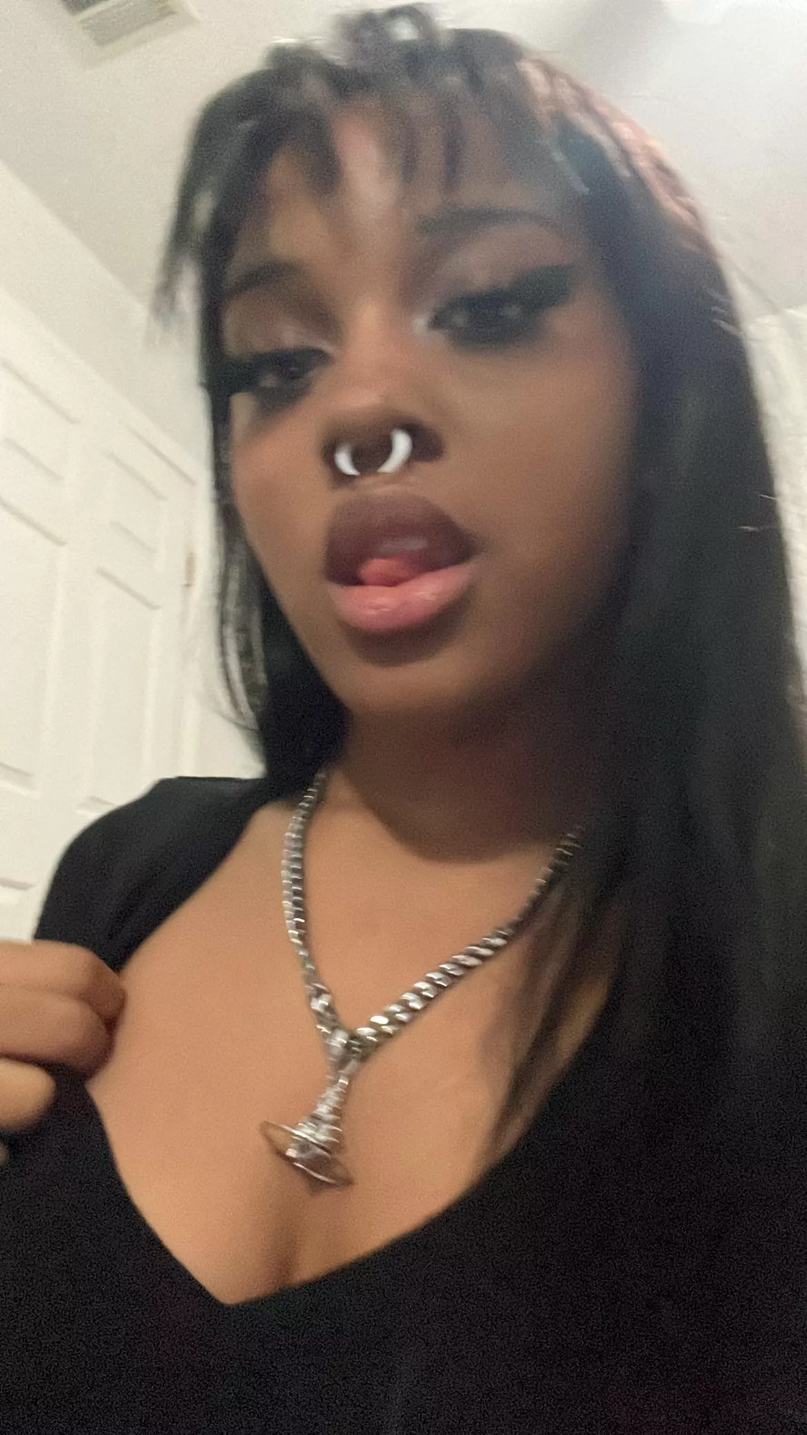 i promise your money looks better on me 🖤