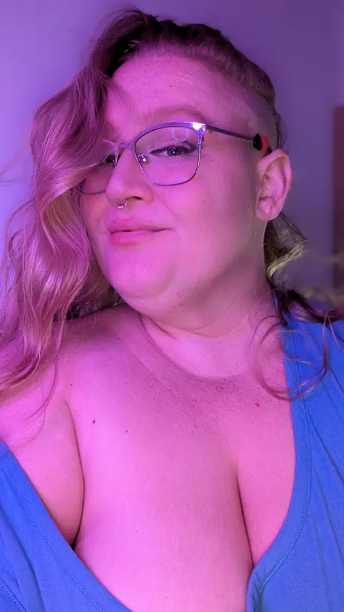 I Steal His Shirts >:3