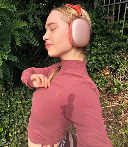 I took a selfie while jogging. I hope sweaty armpits aren't a problem for you