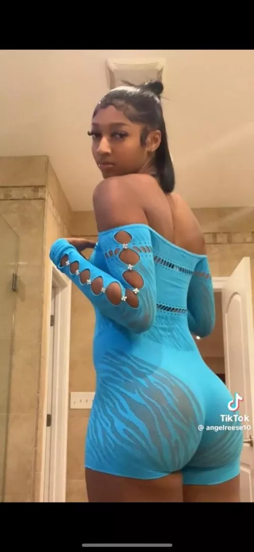 I would suck so much dick just the taste of that ass in my face