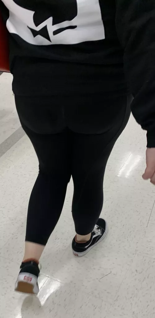 I’ll keep teasing men till they turn me into a gang rape whore 🥰🥰🤤