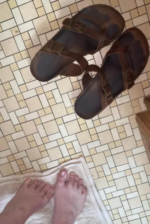 I’ll leave these here, maybe they will be cleaned up too after my shower is over.. 🤭🫵