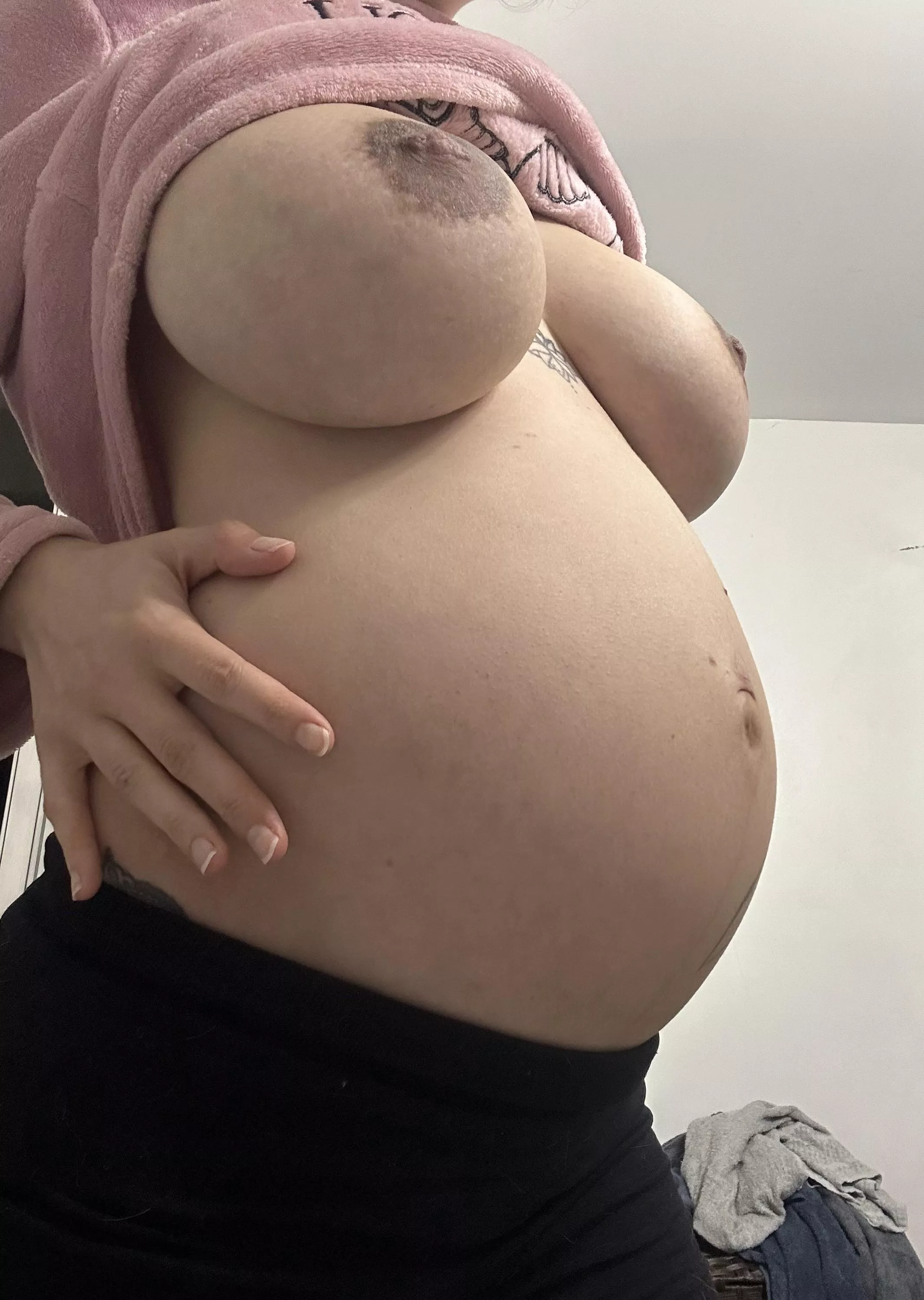 
I'm about to give birth! and the only thing I think about is what position to have sex in