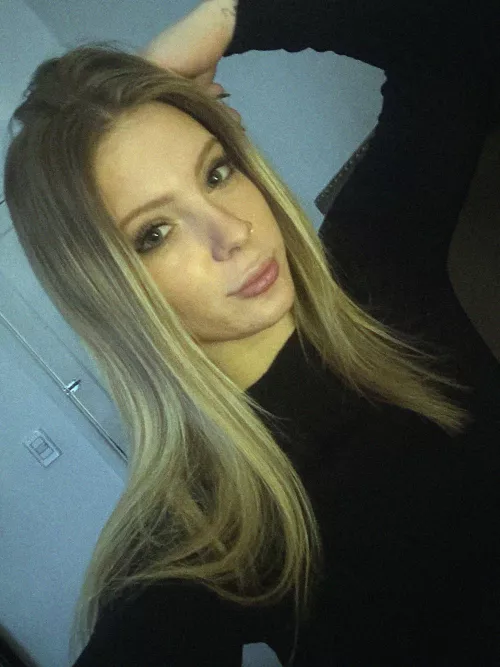  im cute but don’t let that fool you... I can be a little naughty too. Want to find out?