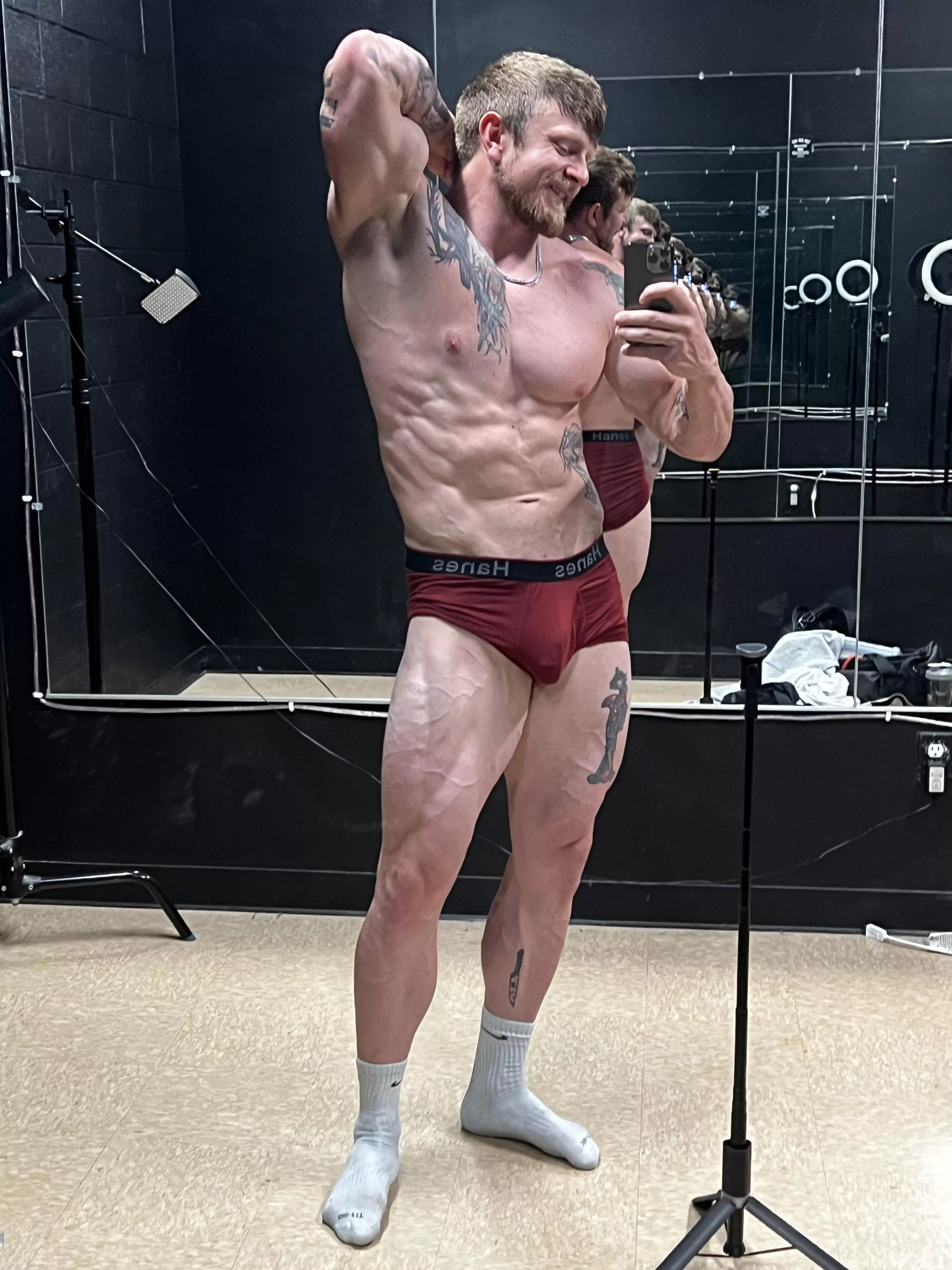 It’s time to serve. 