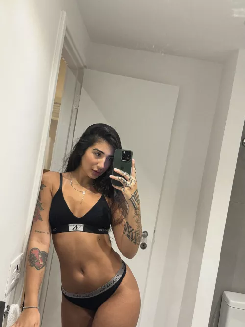 I've had this pic in my gallery for ages, so I figured it's time to share it with you. You liking it?