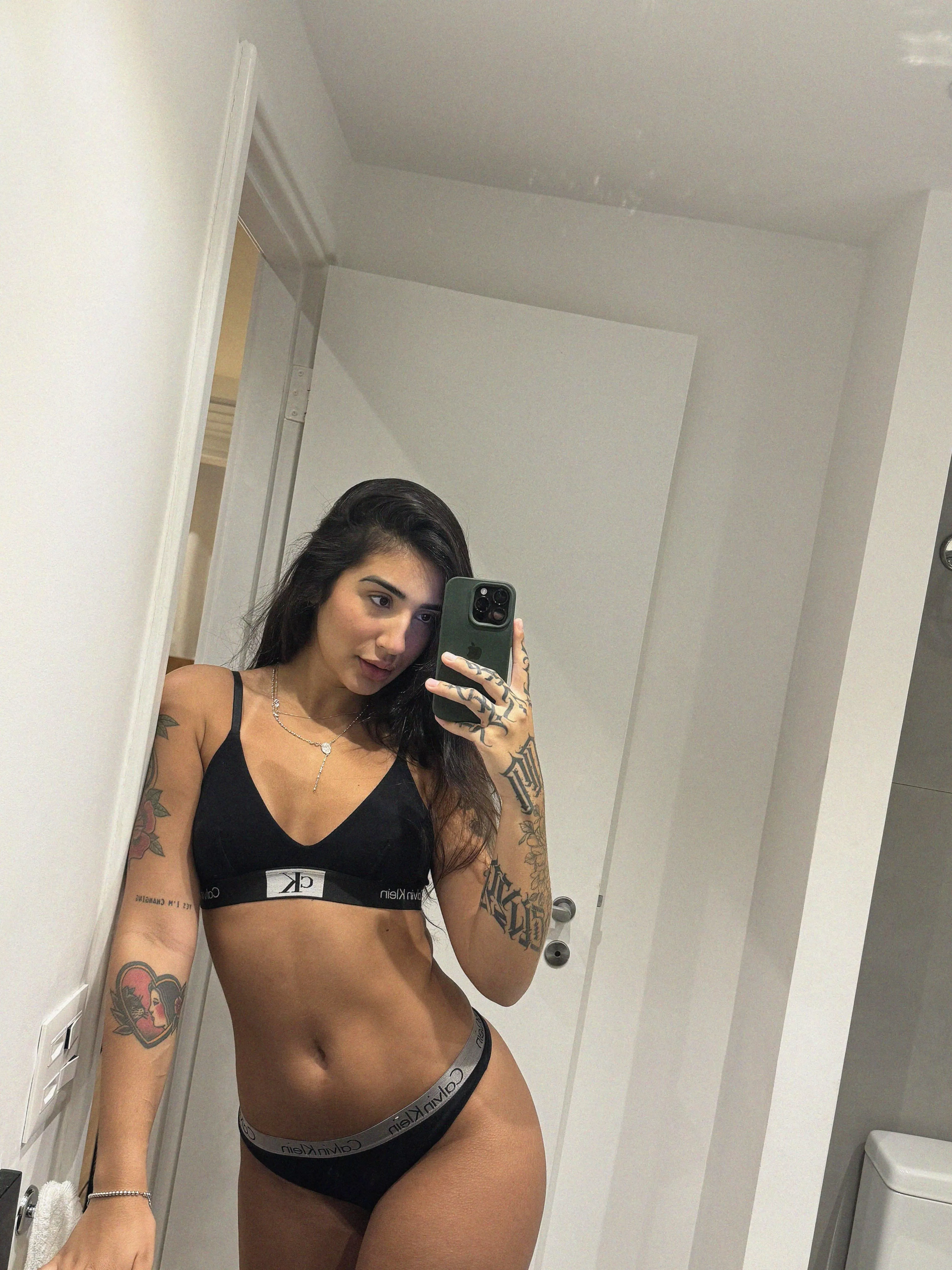 I've had this pic in my gallery for ages, so I figured it's time to share it with you. You liking it?