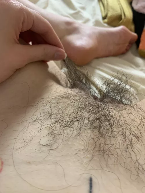 Latina hairy pussy with skinny feet
