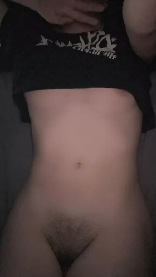 laying in bed wishing someone would put their hands on me already !! 😵‍💫