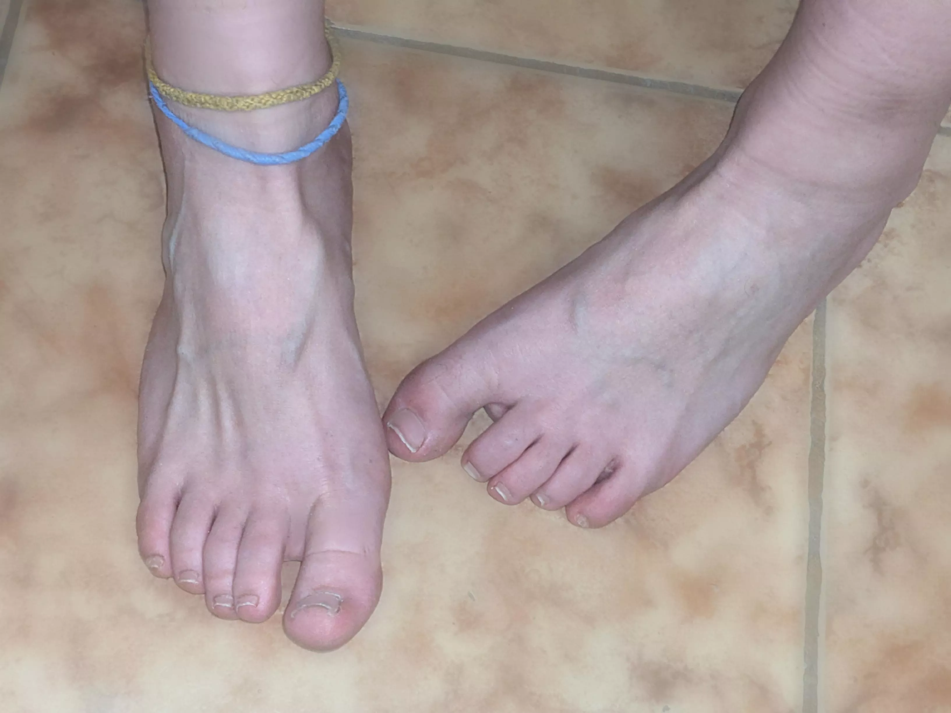 Lick your Queen's feet before the shower👑🧼