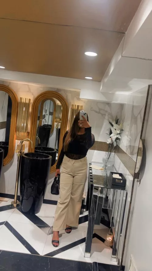 Lookin for someone who'd up for whole night 👀