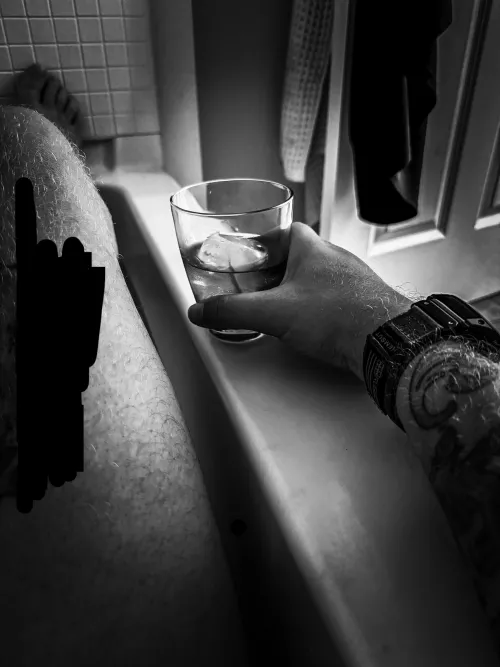 Looking for a confident woman to shoot Ghost Face with.