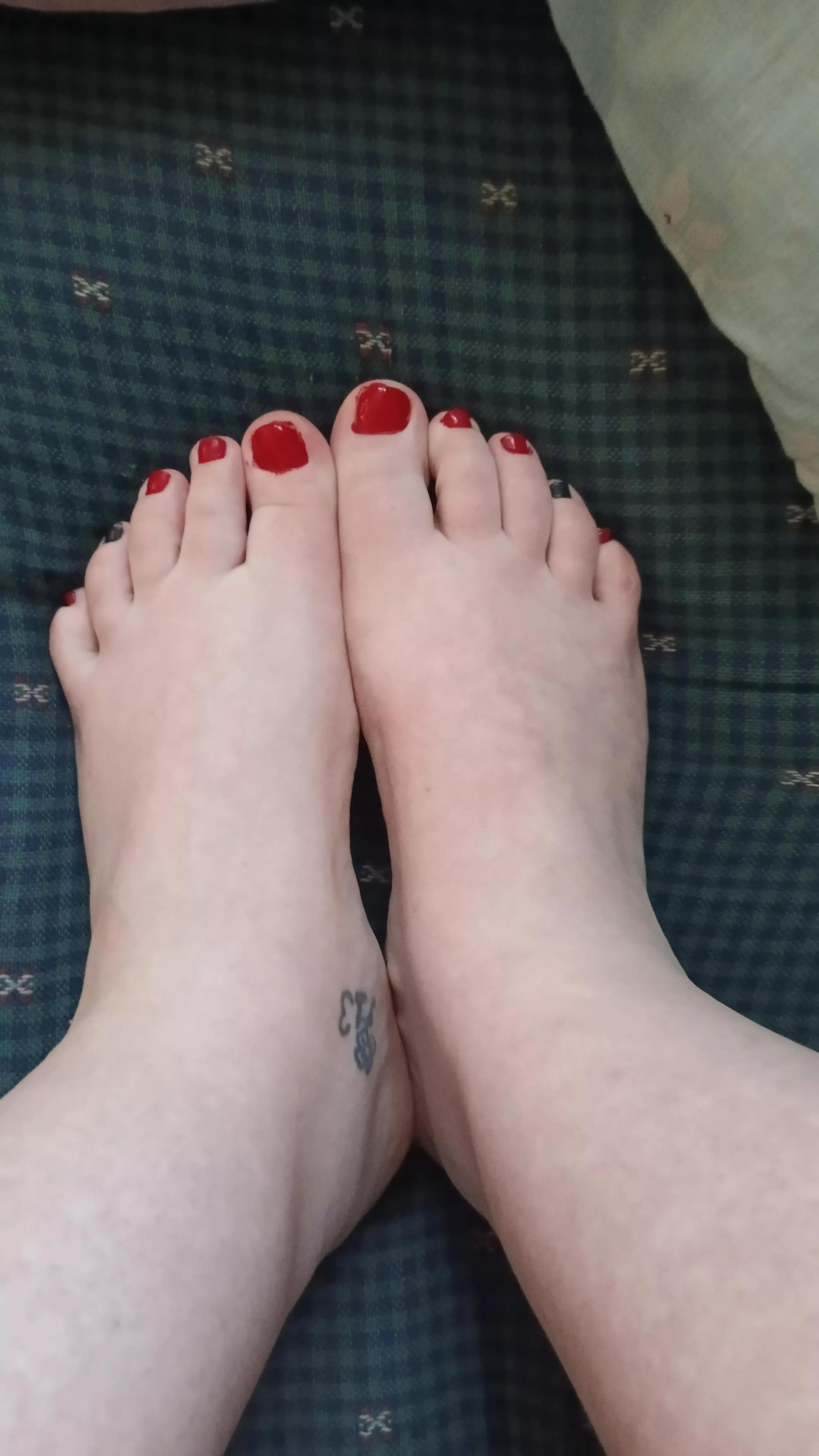 Love my new pedicure... Ready to please you