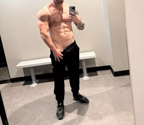 M4f 26 ripped and muscular 