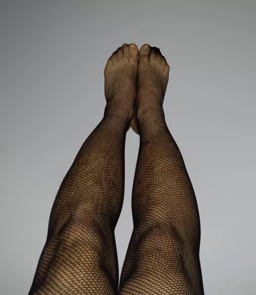 My feet belong in the air