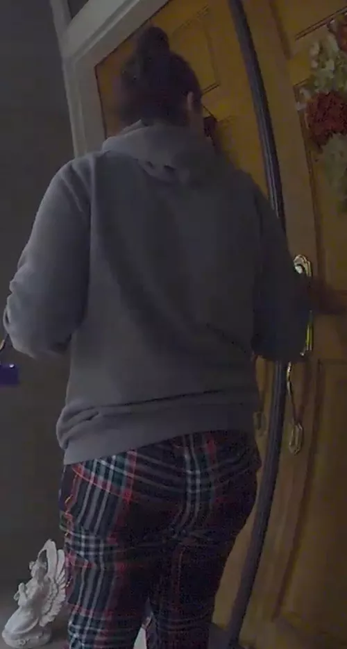 My gf loves playing this game where she invites a bunch of guys over to breed me 🤤 and I have to guess how many 😢