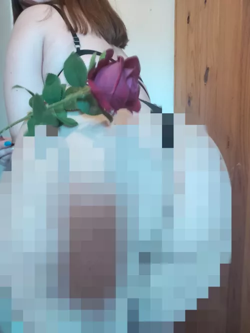 My huge ass is too much for your eyes 