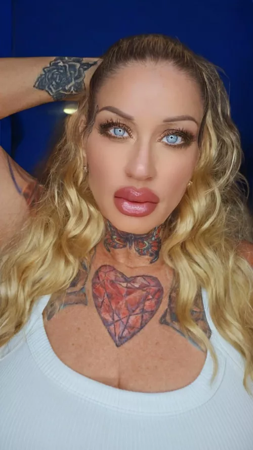 My lipgloss be poppin