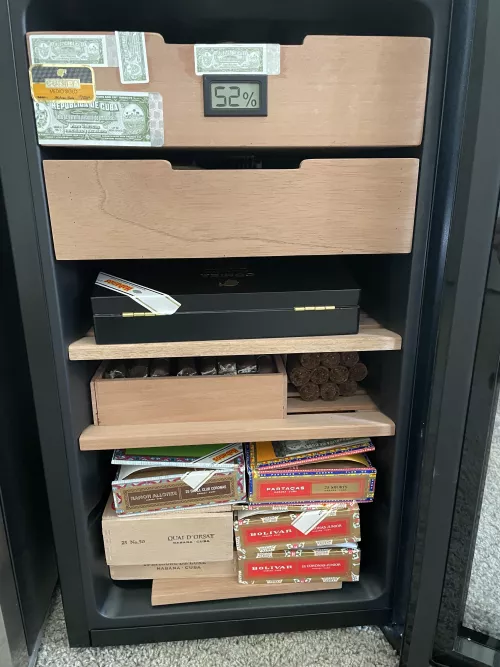 My top drawer was registering warmer and lower humidity than the rest of the NeedOne, the fan only blows when Cooling?