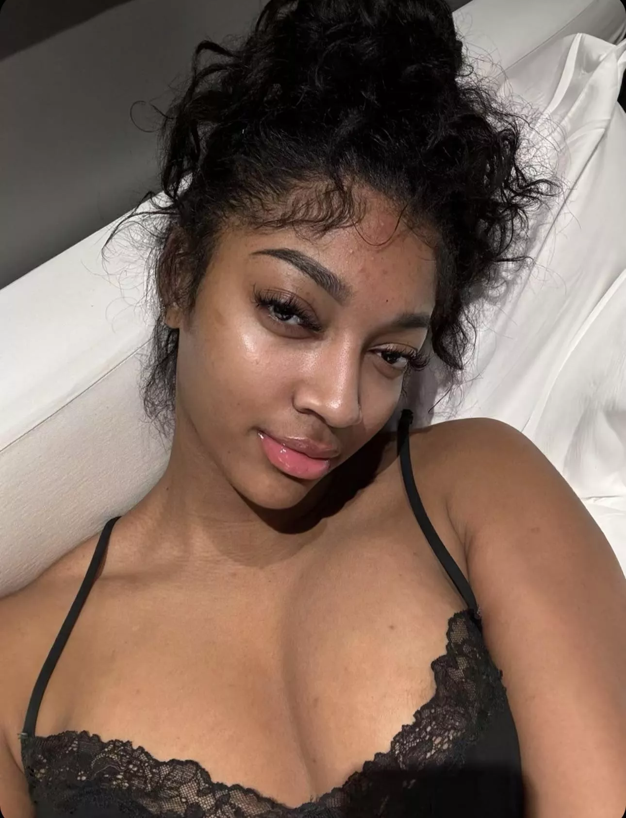 Needs an onlyfans 🤤🤤