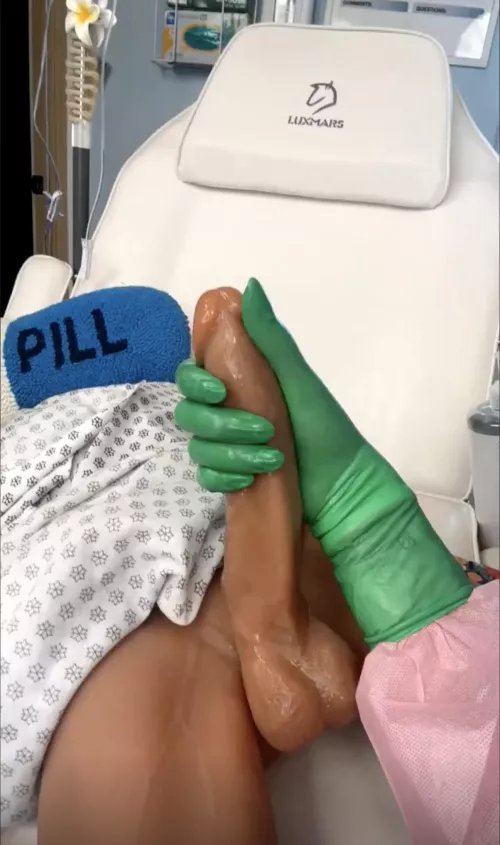 Nice good grip around you dick baby 