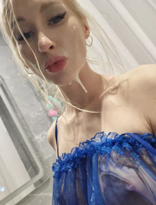 Nice young blonde, wants to get naughty