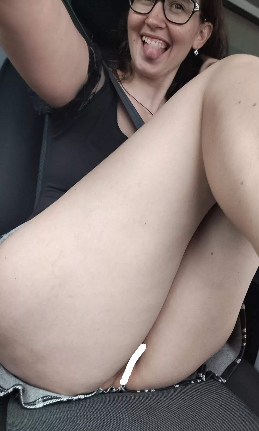 No panties under skirt 