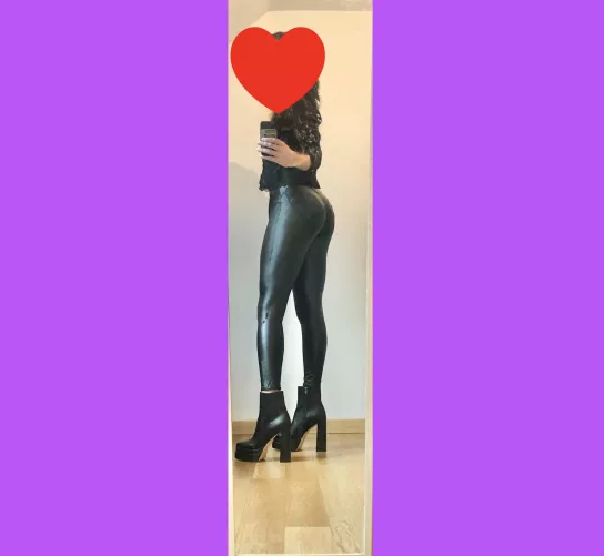 Proud of my muscular legs :) 