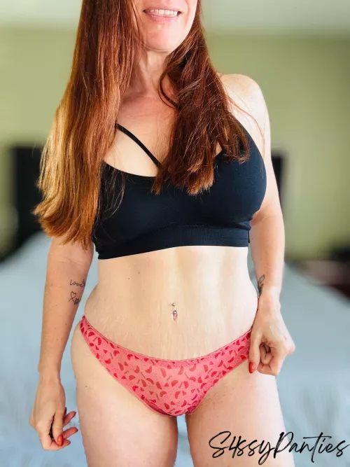 Ready for fall? Get any pair of my panties through the end of the month for $30 ($25 for fall themed prints) and get a free add on. [selling][usa] I’m Sass, a fun and sassy redhead. Witty. Genuine. Quiet. Nerdy. Kinda pervy. Hilarious. Forty-ish. See p