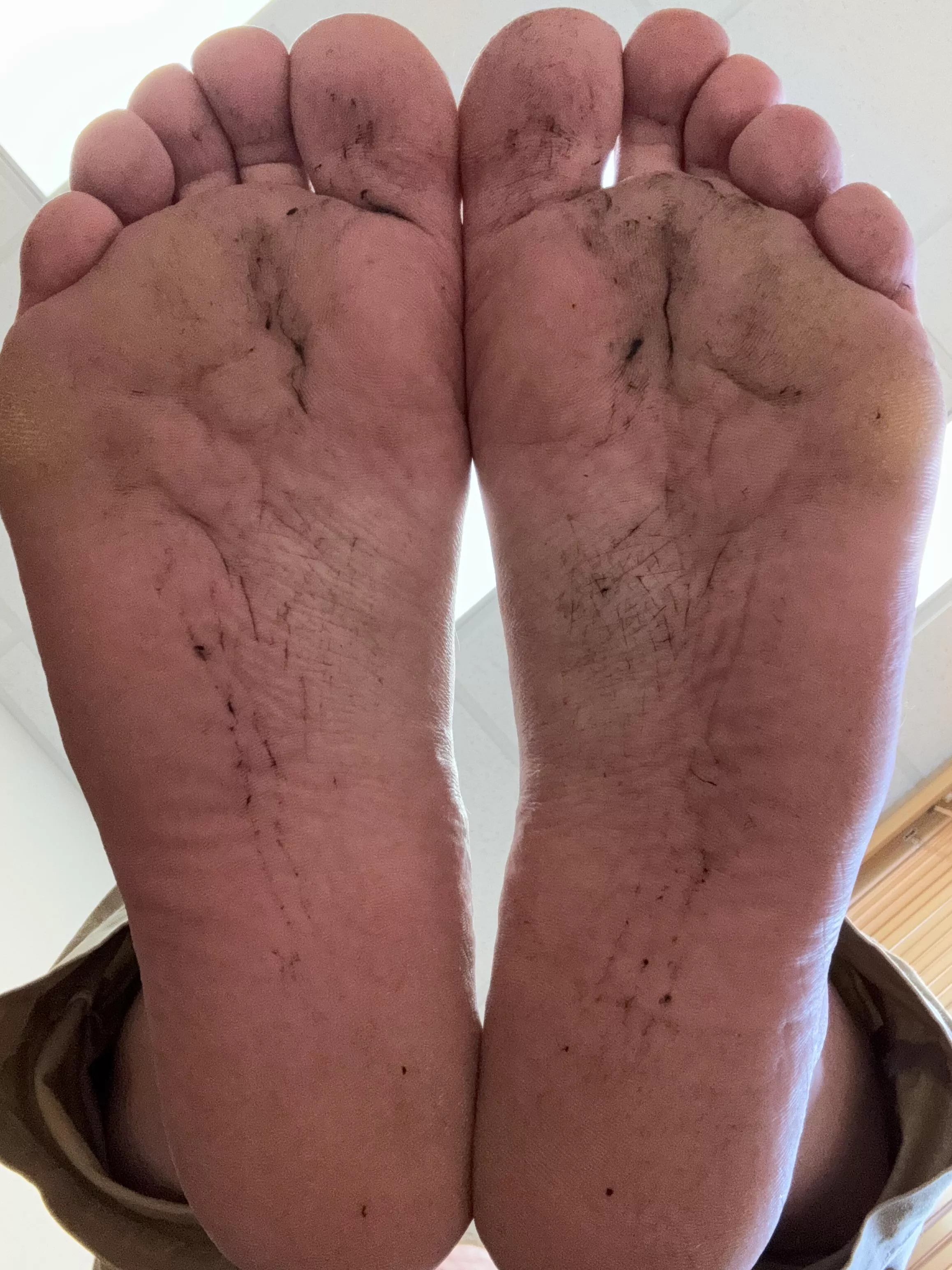 Ready to smother you with my stinky size 12s after a long day on my feet. My DMs are open for you tell me what you would do to my feet. 