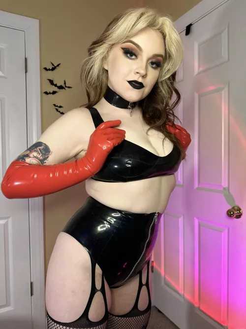 Red and black are one of my favorite combos